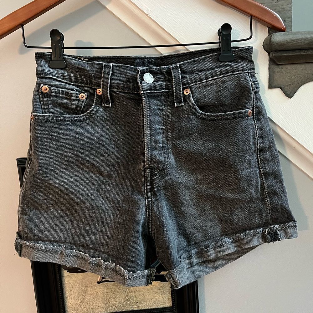 Levi’s Gray Raw Hem Button Fly Shorts sz 26 EUC